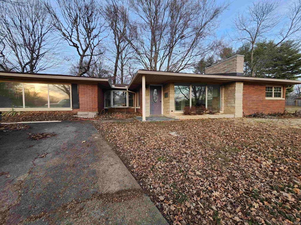 Photo of 1452 Bonnie View Drive, Evansville, IN 47715 (MLS # 202549425)