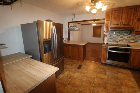 Tiny photo for 1005 Milroy Street, Frankfort, IN 46041 (MLS # 202641949)
