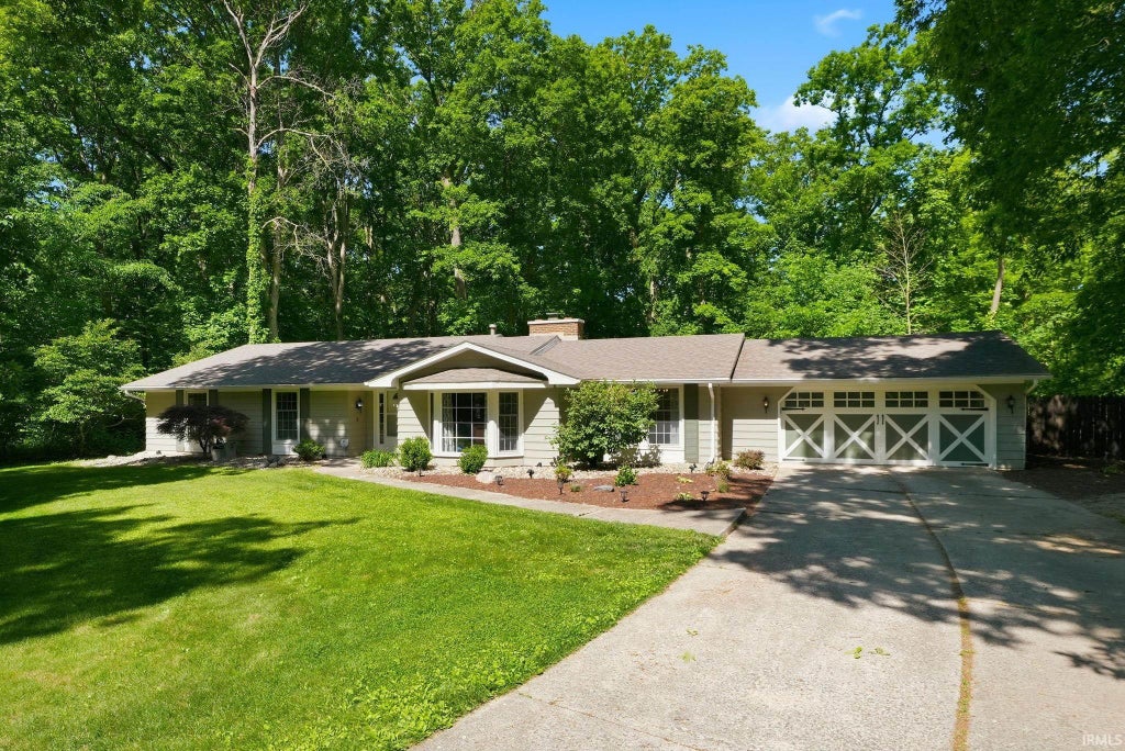 Photo of 6804 Muir Court, Fort Wayne, IN 46804 (MLS # 202621617)