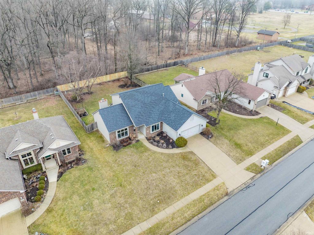 Photo of 2020 Deer Lodge Place, Fort Wayne, IN 46818 (MLS # 202607462)