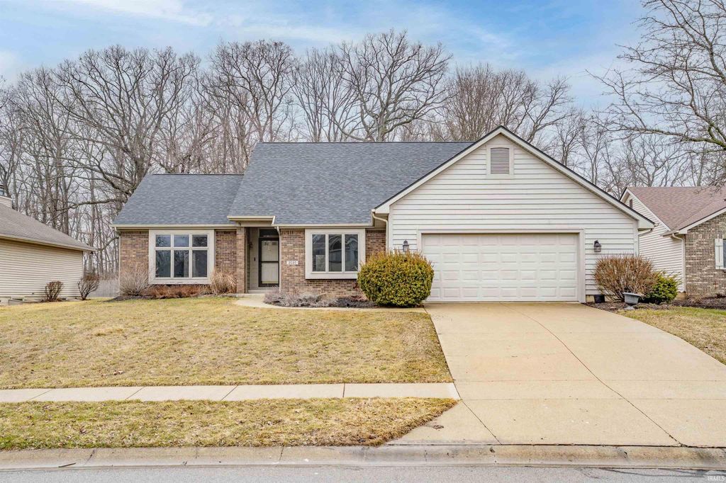 Photo of 2020 Deer Lodge Place, Fort Wayne, IN 46818 (MLS # 202607462)