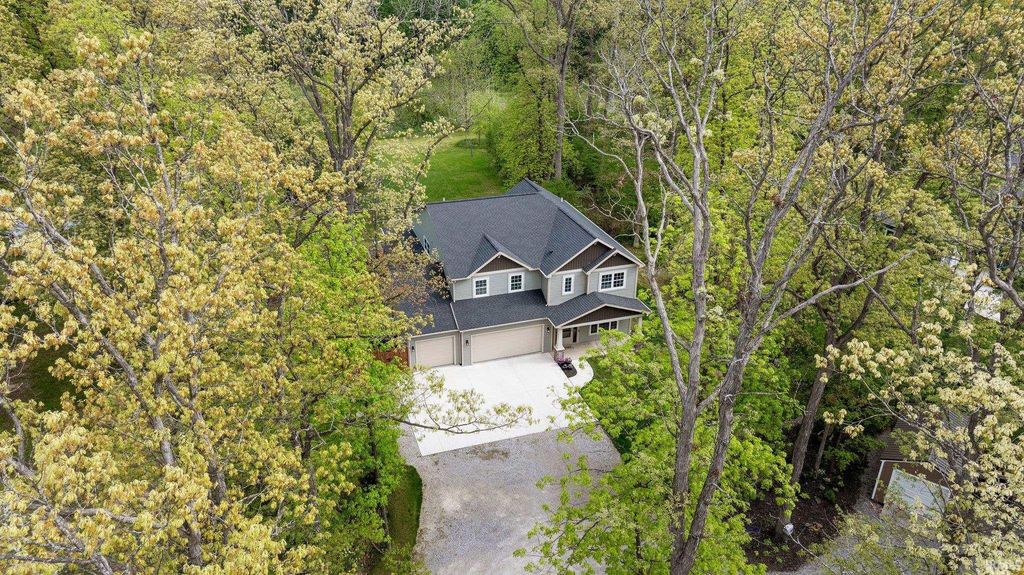 Photo of 1004 Hathaway Road, Fort Wayne, IN 46845 (MLS # 202617719)