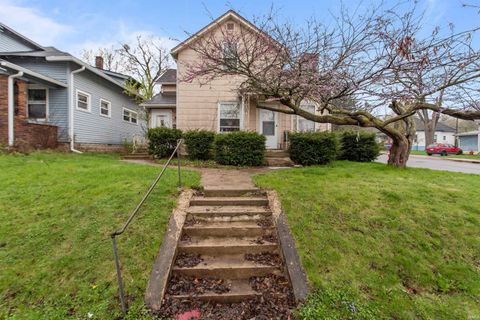 Photo of 823 W 6th Street, Marion, IN 46953 (MLS # 202612693)