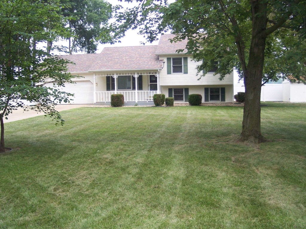 Photo of 2880 E Evergreen Drive, Warsaw, IN 46582 (MLS # 202630361)