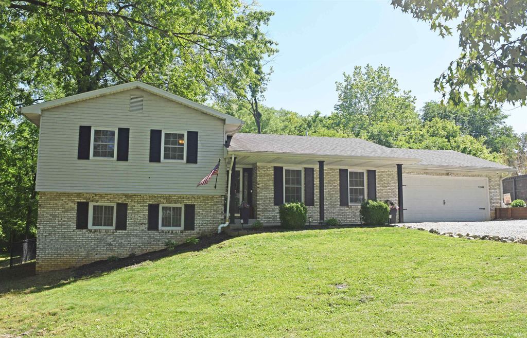 Photo of 2319 Sharon Place, Evansville, IN 47725 (MLS # 202617618)