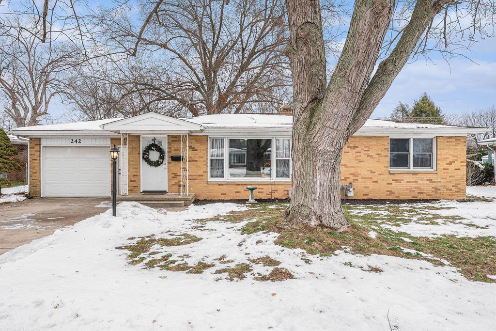 Photo of 242 Homan Avenue, Elkhart, IN 46516 (MLS # 202548749)