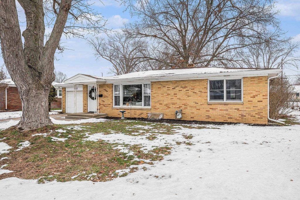 Photo of 242 Homan Avenue, Elkhart, IN 46516 (MLS # 202548749)
