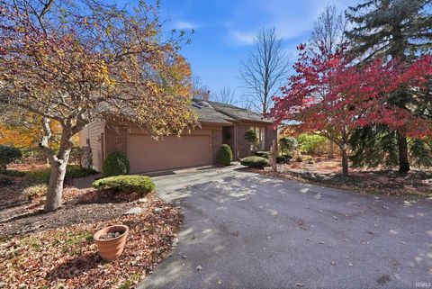 Photo of 2629 Foxchase Run, Fort Wayne, IN 46825 (MLS # 202545504)