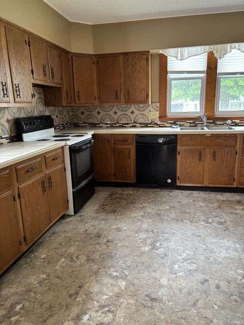 Tiny photo for 115 W 10th Street, Burlington, IN 46915 (MLS # 202529983)