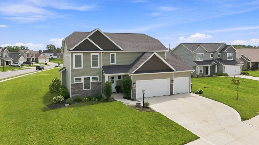 Photo of 1068 Matteoti Court, Fort Wayne, IN 46818 (MLS # 202633717)