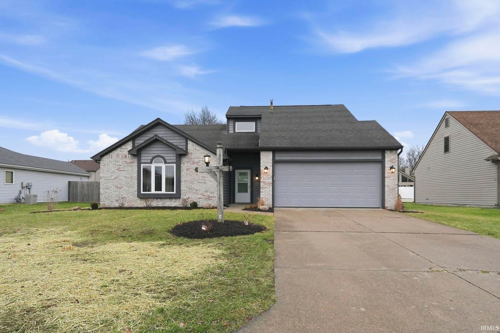 Photo of 8228 Victoria Woods Place, Fort Wayne, IN 46825 (MLS # 202601604)