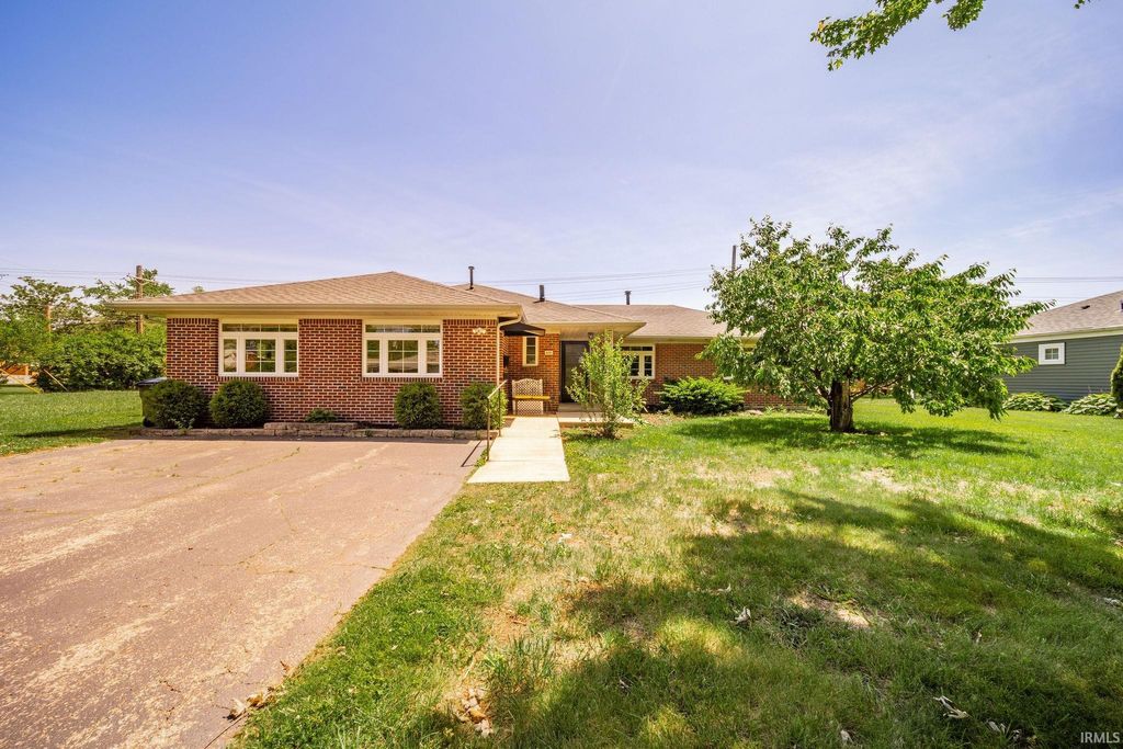 Photo of 600 N Alden Road, Muncie, IN 47304 (MLS # 202619808)