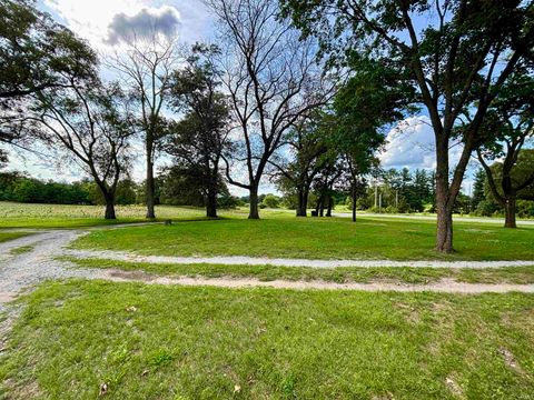 Tiny photo for 1655 W State Road 10, North Judson, IN 46366 (MLS # 202625454)
