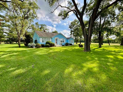 Tiny photo for 1655 W State Road 10, North Judson, IN 46366 (MLS # 202625454)