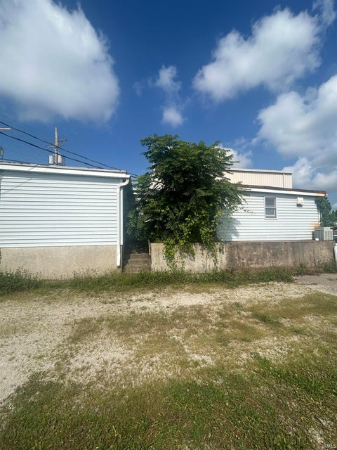 Tiny photo for 1006 13th Street, Bedford, IN 47421 (MLS # 202638833)