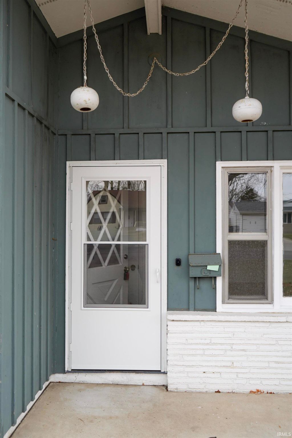 Photo of 2426 White Oak Avenue, Fort Wayne, IN 46805 (MLS # 202549824)