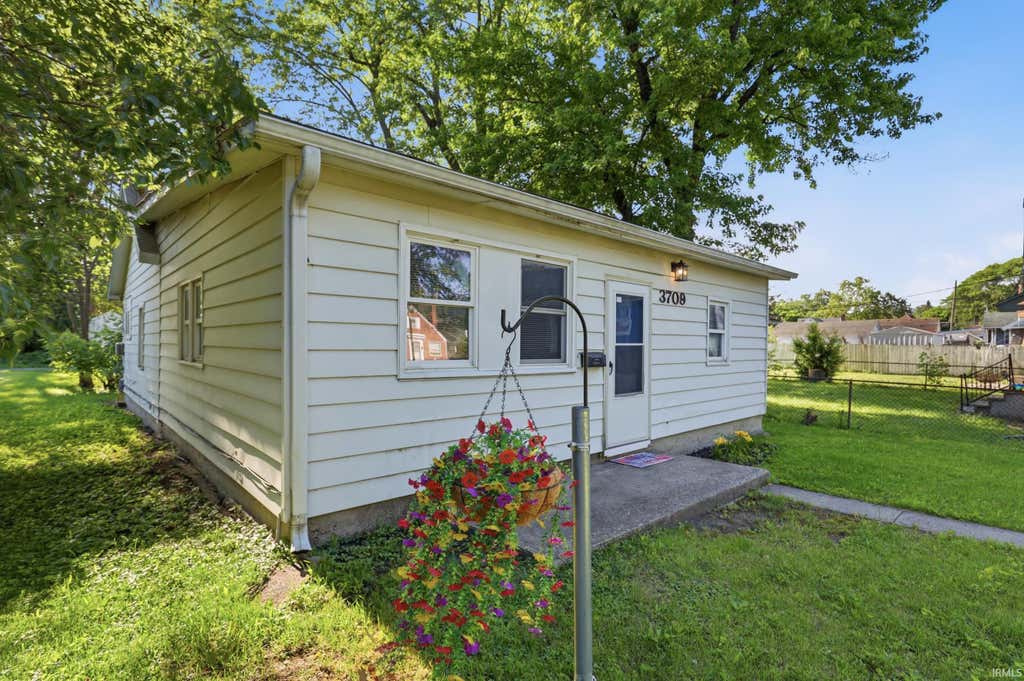 Photo of 3709 South Park Drive, Fort Wayne, IN 46806 (MLS # 202624451)
