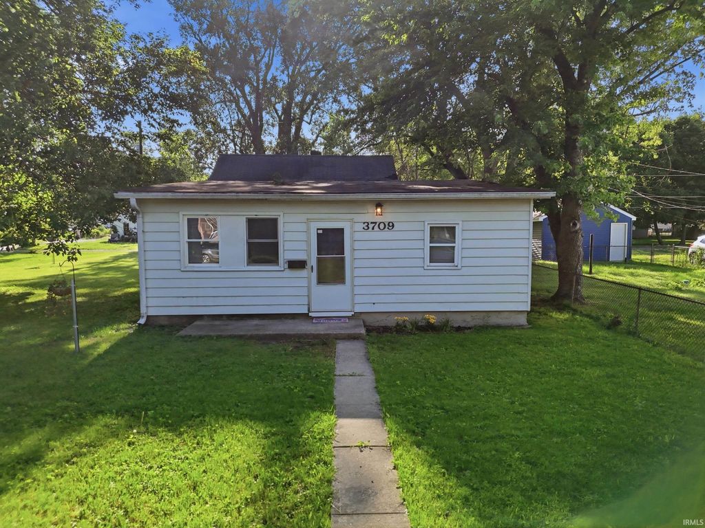 Photo of 3709 South Park Drive, Fort Wayne, IN 46806 (MLS # 202624451)