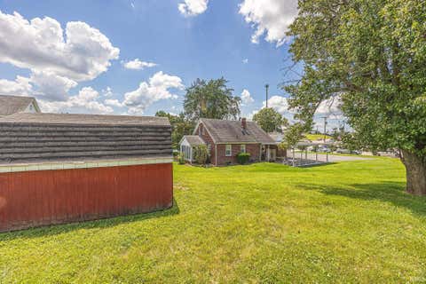 Tiny photo for 501 Third Avenue, Jasper, IN 47546 (MLS # 202625434)