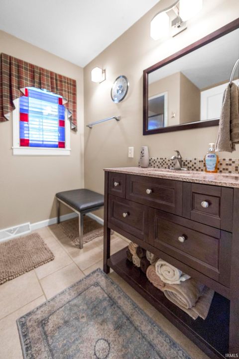 Tiny photo for 501 Third Avenue, Jasper, IN 47546 (MLS # 202625434)