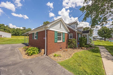 Tiny photo for 501 Third Avenue, Jasper, IN 47546 (MLS # 202625434)