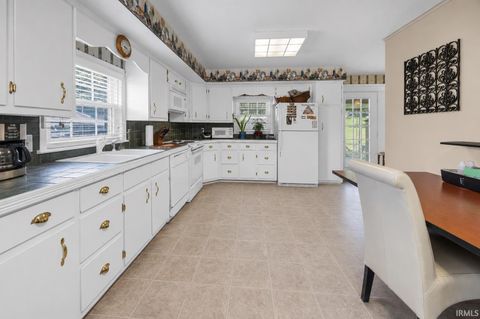 Tiny photo for 501 Third Avenue, Jasper, IN 47546 (MLS # 202625434)