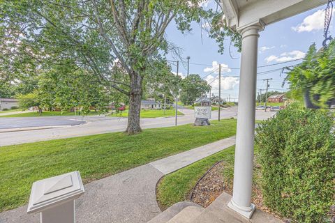 Tiny photo for 501 Third Avenue, Jasper, IN 47546 (MLS # 202625434)