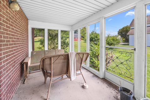 Tiny photo for 501 Third Avenue, Jasper, IN 47546 (MLS # 202625434)