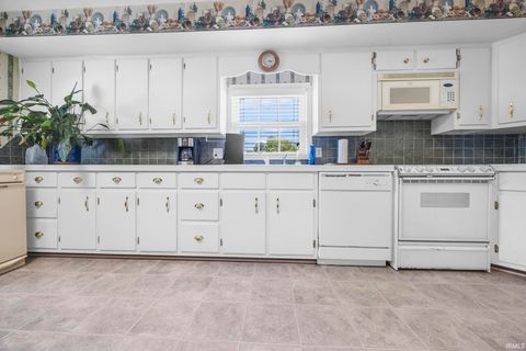 Tiny photo for 501 Third Avenue, Jasper, IN 47546 (MLS # 202625434)
