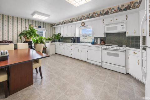 Tiny photo for 501 Third Avenue, Jasper, IN 47546 (MLS # 202625434)