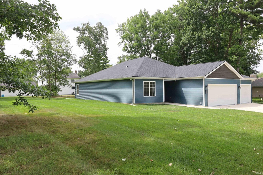 Photo of 4006 Woodhill Drive, Fort Wayne, IN 46804 (MLS # 202631133)