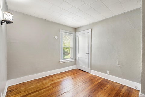 Tiny photo for 310 N Sunnyside Street, South Bend, IN 46617 (MLS # 202622908)