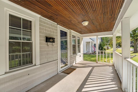 Tiny photo for 310 N Sunnyside Street, South Bend, IN 46617 (MLS # 202622908)