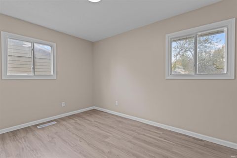 Tiny photo for 2713 N Delphos Street, Kokomo, IN 46901 (MLS # 202542851)