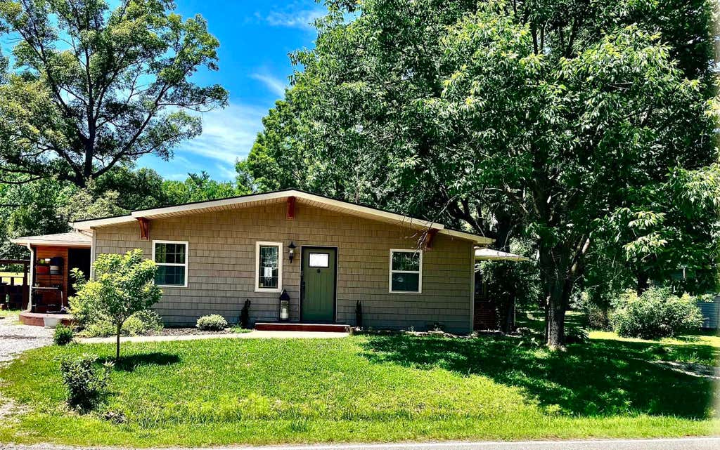 Photo of 3099 S Pelzer Road, Boonville, IN 47601 (MLS # 202621423)