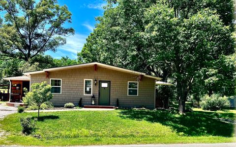 Photo of 3099 S Pelzer Road, Boonville, IN 47601 (MLS # 202621423)
