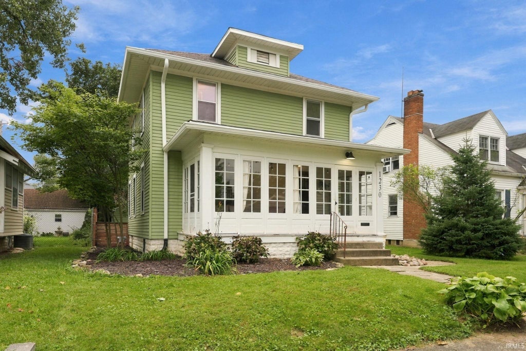 Photo of 1230 Elmwood Avenue, Fort Wayne, IN 46805 (MLS # 202639768)