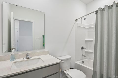 Tiny photo for 822 Lando Creek Lane, Kokomo, IN 46902 (MLS # 202616246)