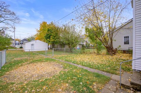 Tiny photo for 431 Lincoln Street, Richmond, IN 47374 (MLS # 202545495)