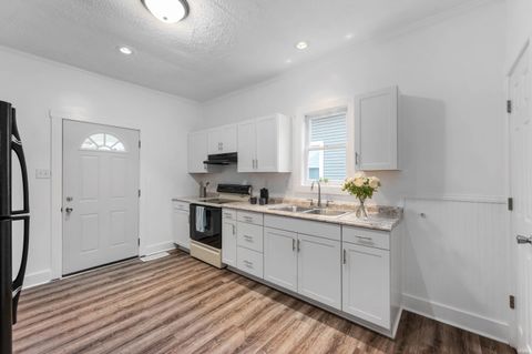 Tiny photo for 431 Lincoln Street, Richmond, IN 47374 (MLS # 202545495)