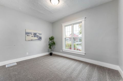 Tiny photo for 431 Lincoln Street, Richmond, IN 47374 (MLS # 202545495)