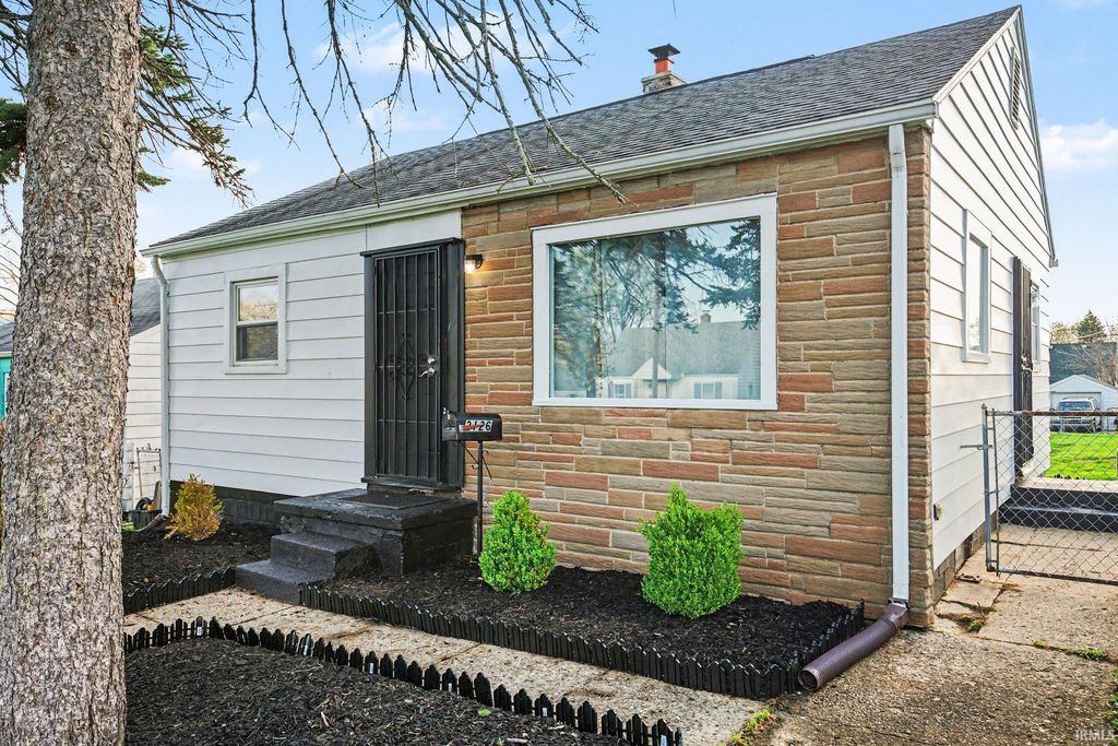 Photo of 2126 S Scott Street, South Bend, IN 46613 (MLS # 202613746)