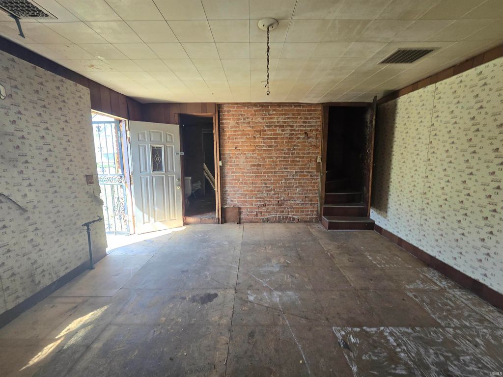 Photo of 1149 W Main Street, Fort Wayne, IN 46808 (MLS # 202614939)