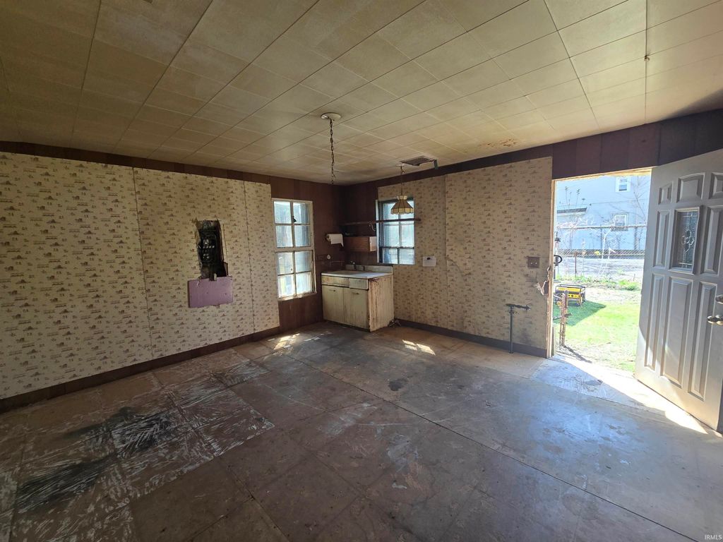 Photo of 1149 W Main Street, Fort Wayne, IN 46808 (MLS # 202614939)