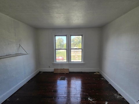 Tiny photo for 822 E Bowman Street, South Bend, IN 46613 (MLS # 202642347)