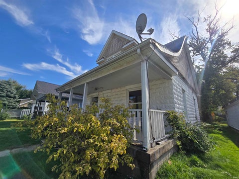 Tiny photo for 822 E Bowman Street, South Bend, IN 46613 (MLS # 202642347)