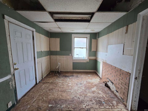 Tiny photo for 822 E Bowman Street, South Bend, IN 46613 (MLS # 202642347)
