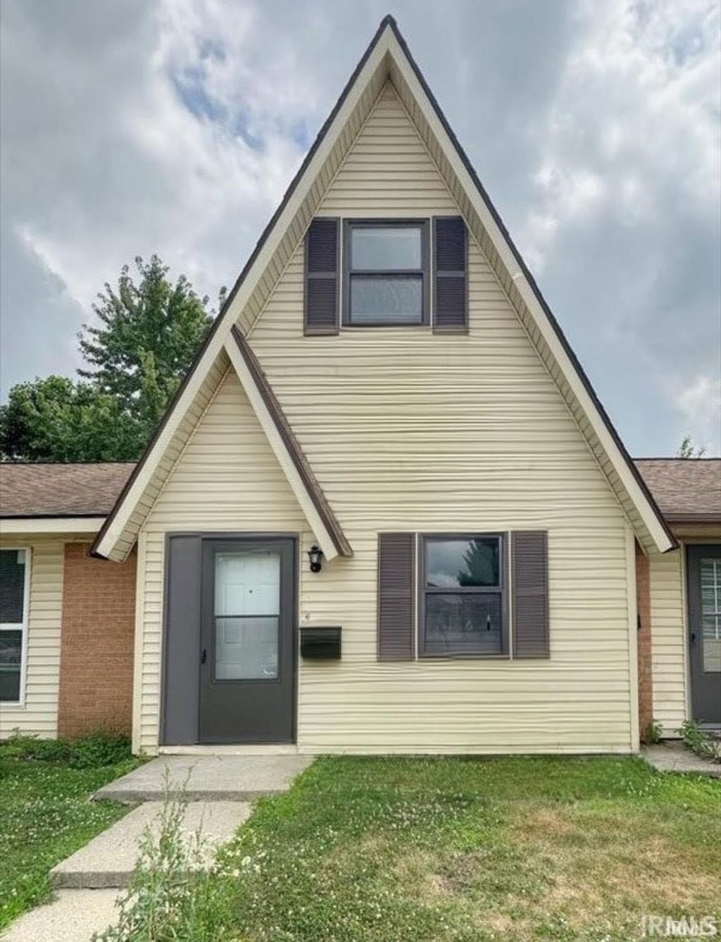 Photo for 1705 KENSINGTON ON BERKLEY, Kokomo, IN 46901 (MLS # 202528166)