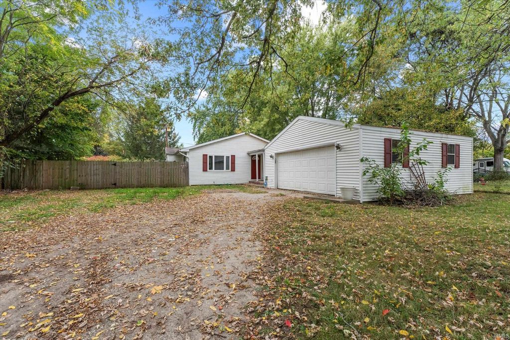 Photo of 52303 Hollyhock Road, South Bend, IN 46637 (MLS # 202541752)