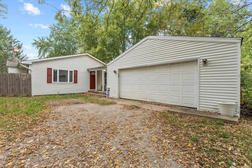 Photo of 52303 Hollyhock Road, South Bend, IN 46637 (MLS # 202541752)